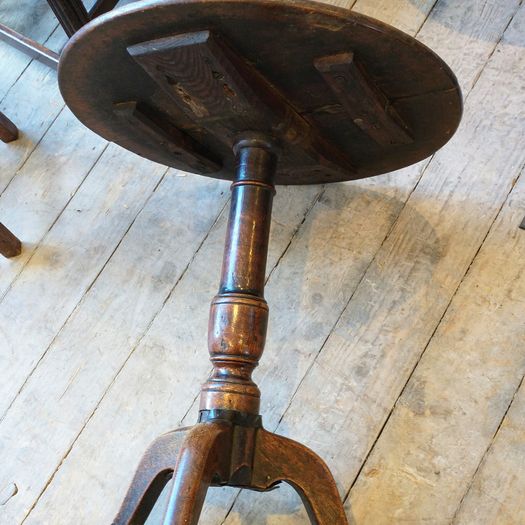 Georgian provincial oak lamp table