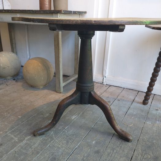 C18TH provincial oak wine table