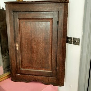 C18TH Georgian oak cupboard