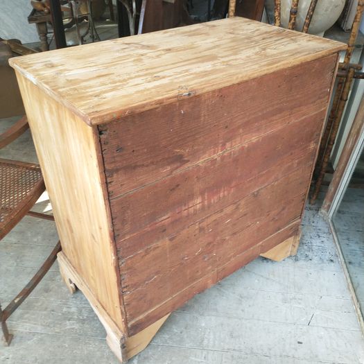 Georgian pine chest drawers