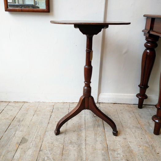 Georgian lamp table