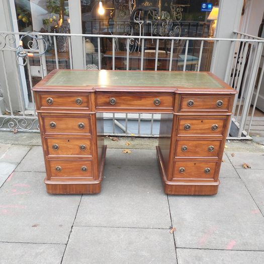 C19th mahogany pedestal desk