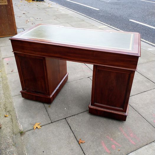 C19th mahogany pedestal desk