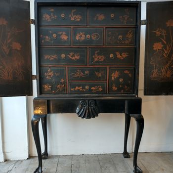 C18th lacquered chinoiserie cabinet