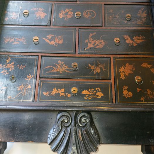 C18th lacquered chinoiserie cabinet