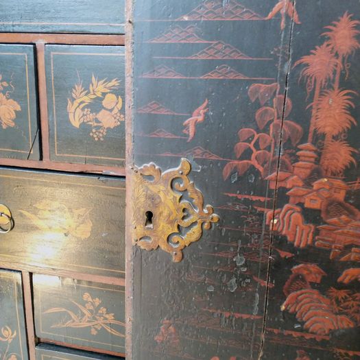 C18th lacquered chinoiserie cabinet
