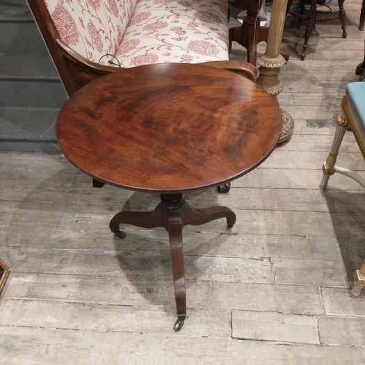 Regency mahogany lamp table