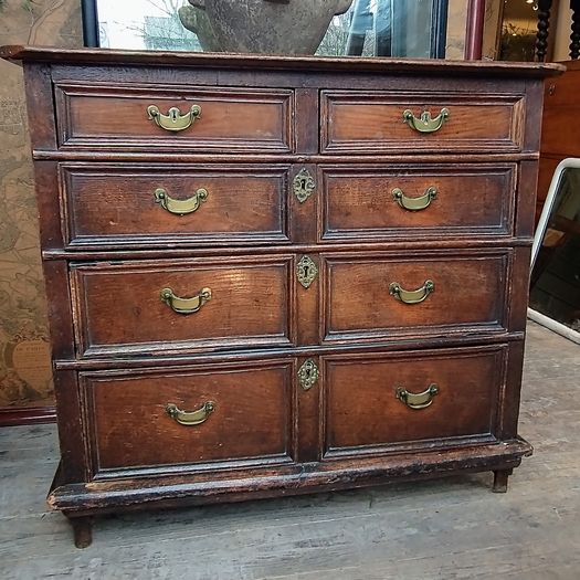 Queen Anne C17th oak chest