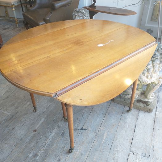French antique round table