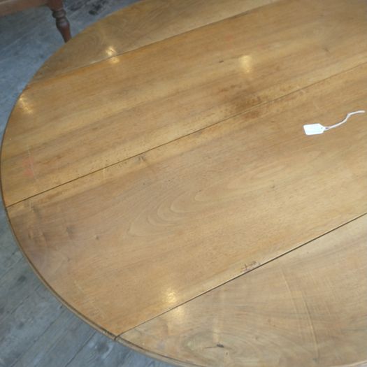 French antique round table