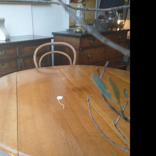 French antique round table