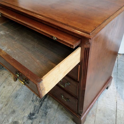 Antique chest of drawers