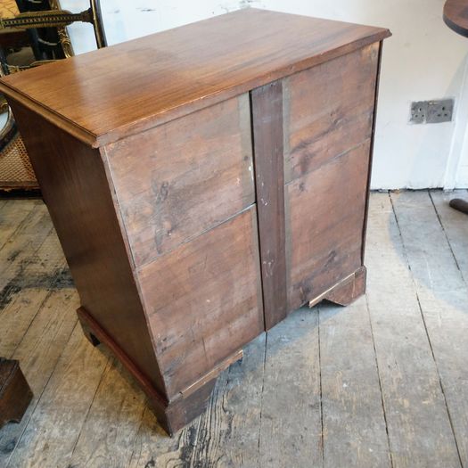 Antique chest of drawers