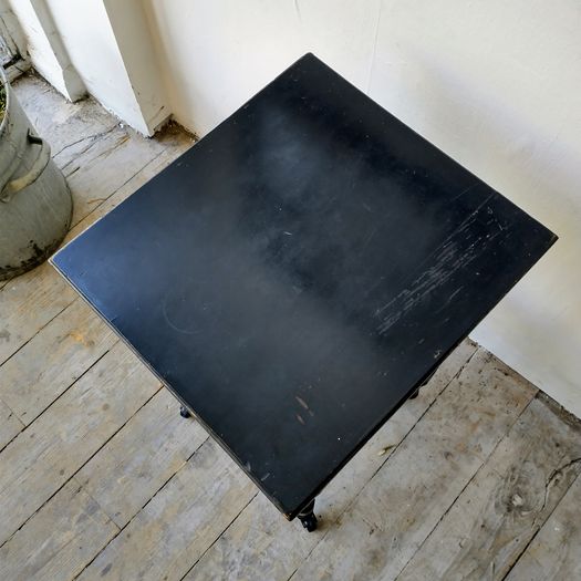 Aesthetic movement lamp table