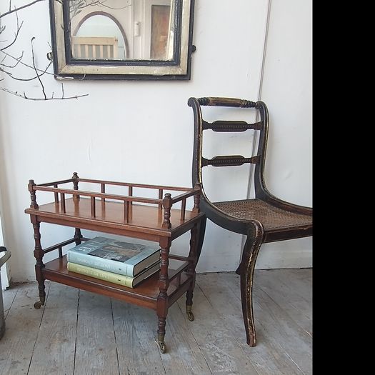 Aesthetic movement lamp table