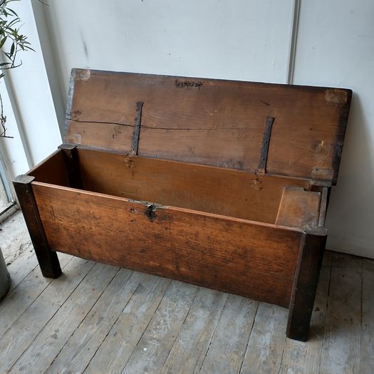 C17TH oak n elm sword chest