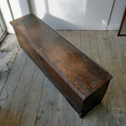 Spanish early C17th oak chest