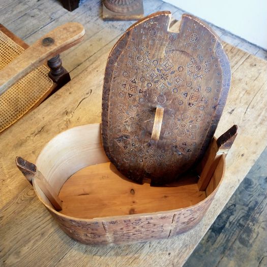 Folk art antique bentwood Swedish box
