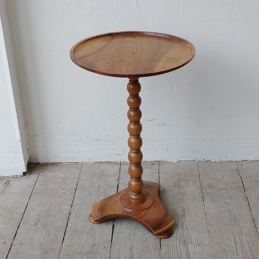 Bobbin drinks table