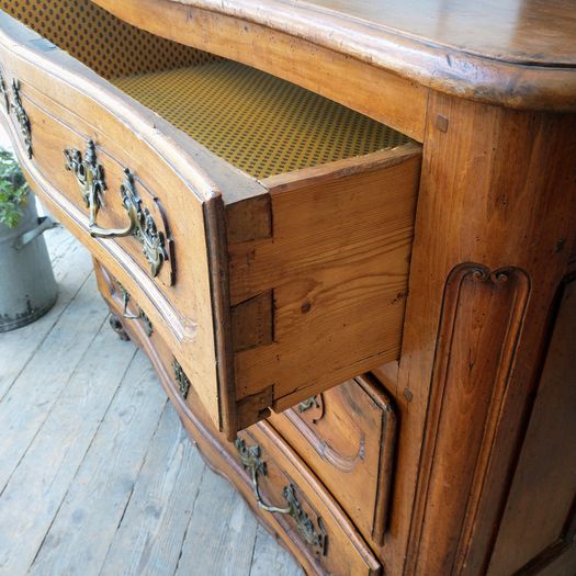 French serpentine C18TH walnut Louise xvi commode