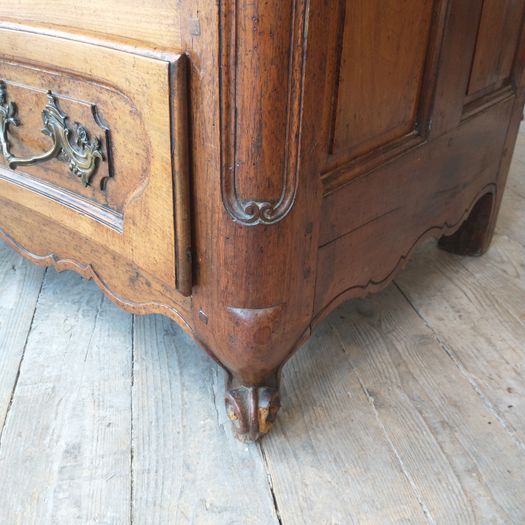 French serpentine C18TH walnut Louise xvi commode