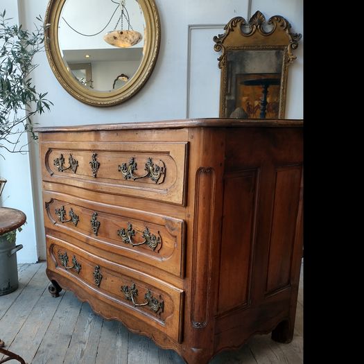 French serpentine C18TH walnut Louise xvi commode