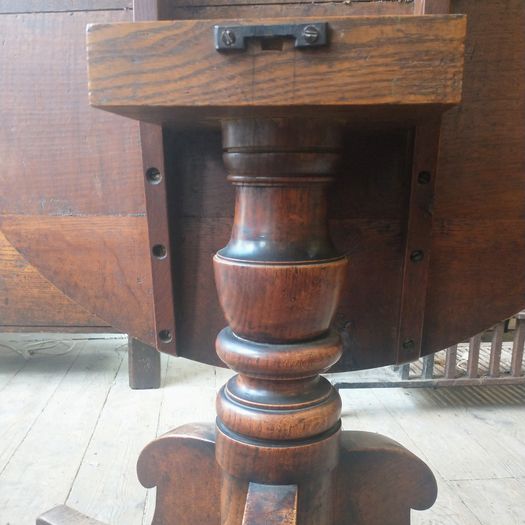 Georgian oak farmhouse round table