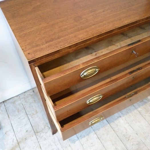 Georgian chest drawers of smallish proportions