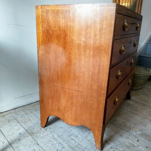 Georgian chest drawers of smallish proportions