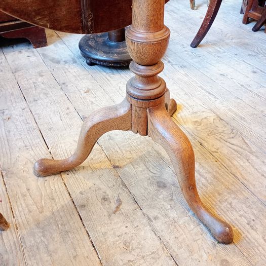 Georgian oak wine table