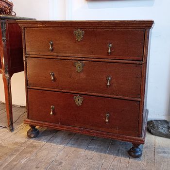 Queen Anne oak bachelor's chest drawers