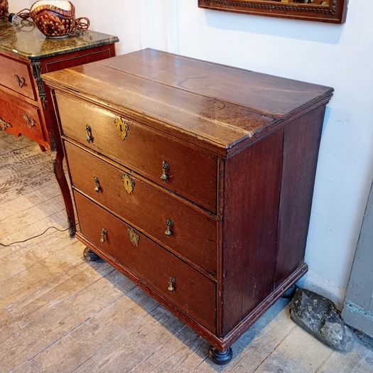 Queen Anne oak bachelor's chest drawers
