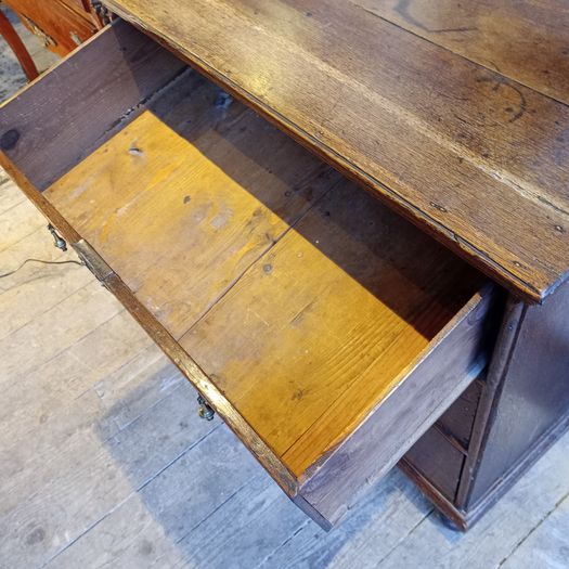 Queen Anne oak bachelor's chest drawers