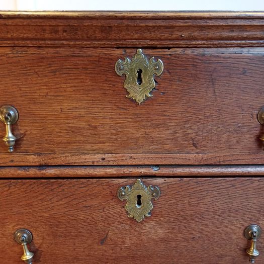 Queen Anne oak bachelor's chest drawers