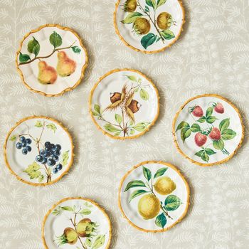 A set of eight antique Italian faience plates by Giovanni Battista Viero