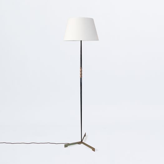 Floor lamp with tripod base