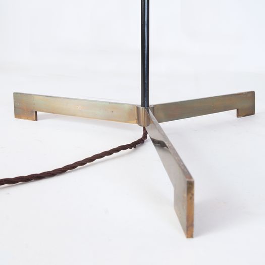 Floor lamp with tripod base