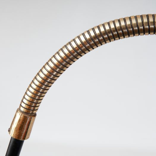 Floor lamp with 3 arms and round base