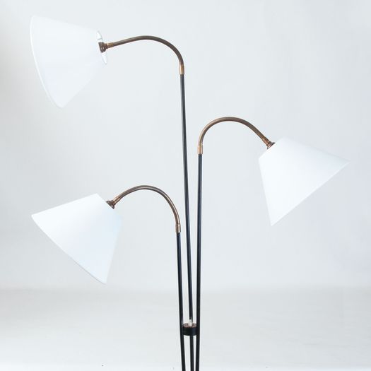 Floor lamp with three adjustable arms and tripod base