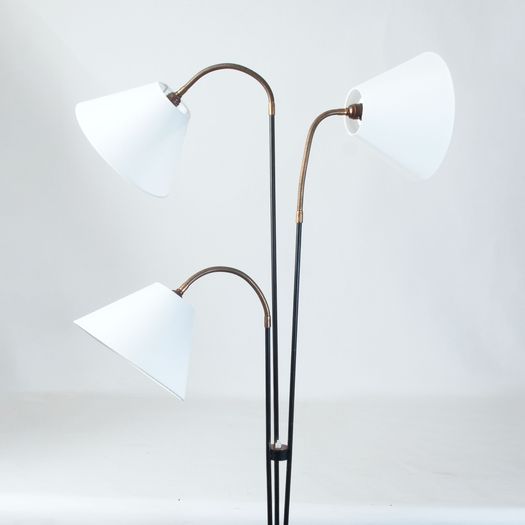 Floor lamp with three adjustable arms and tripod base