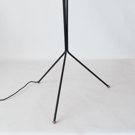 Floor lamp with three adjustable arms and tripod base