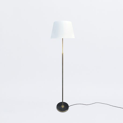 Telescopic floor lamp with fluted stem