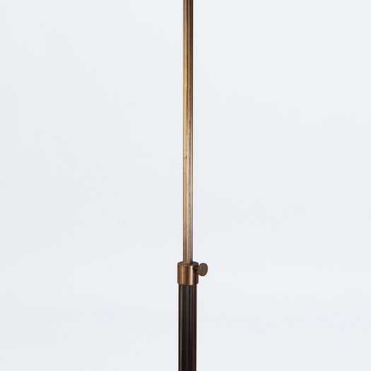 Telescopic floor lamp with fluted stem