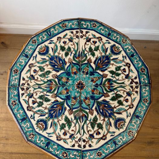 Iznik tile top table