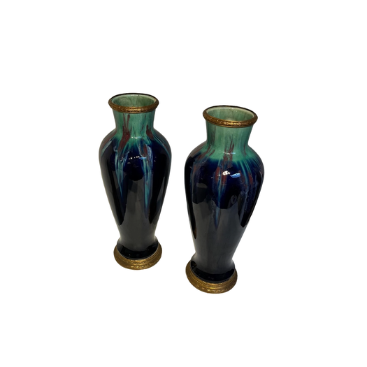 Serves - a pair of large blue vases