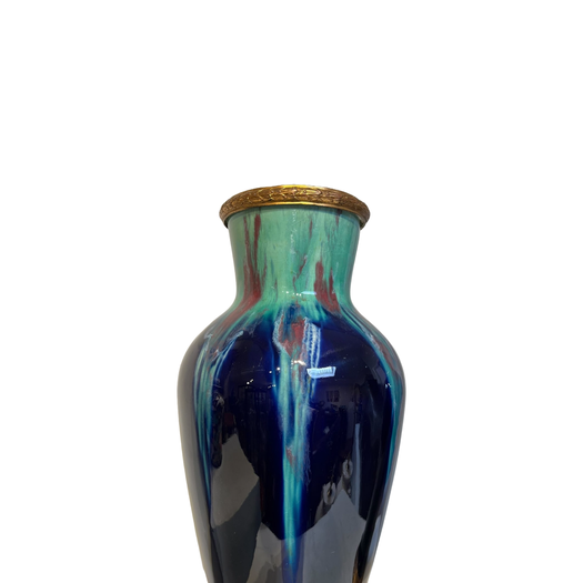 Serves - a pair of large blue vases