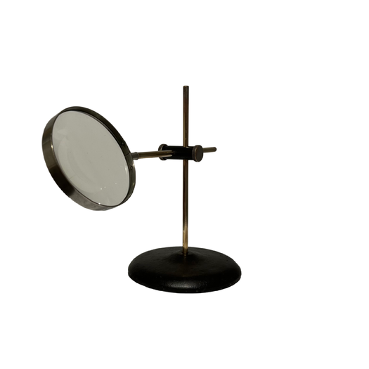 Magnifying lens