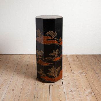 A Chinese-inspired Plinth