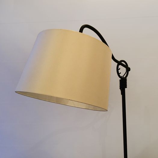 A Crémaillère Floor Lamp