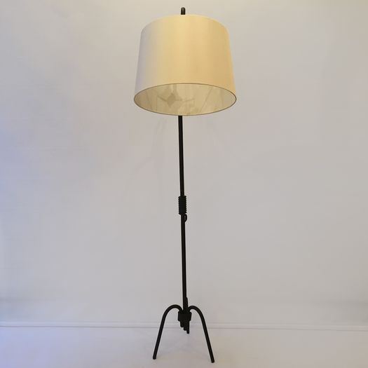 A Crémaillère Floor Lamp